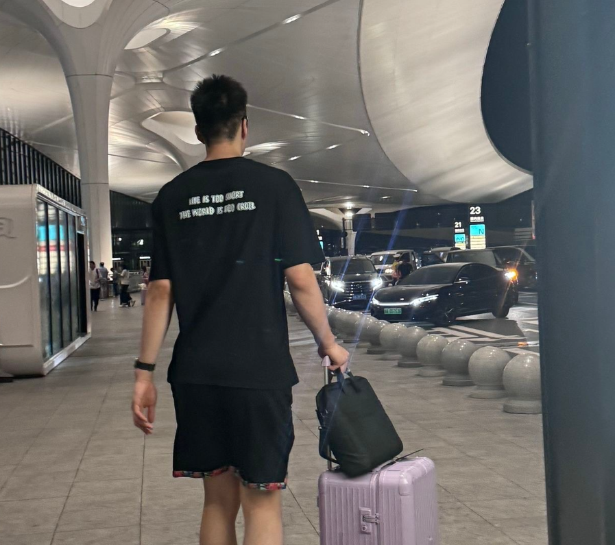 嘉豪差不多